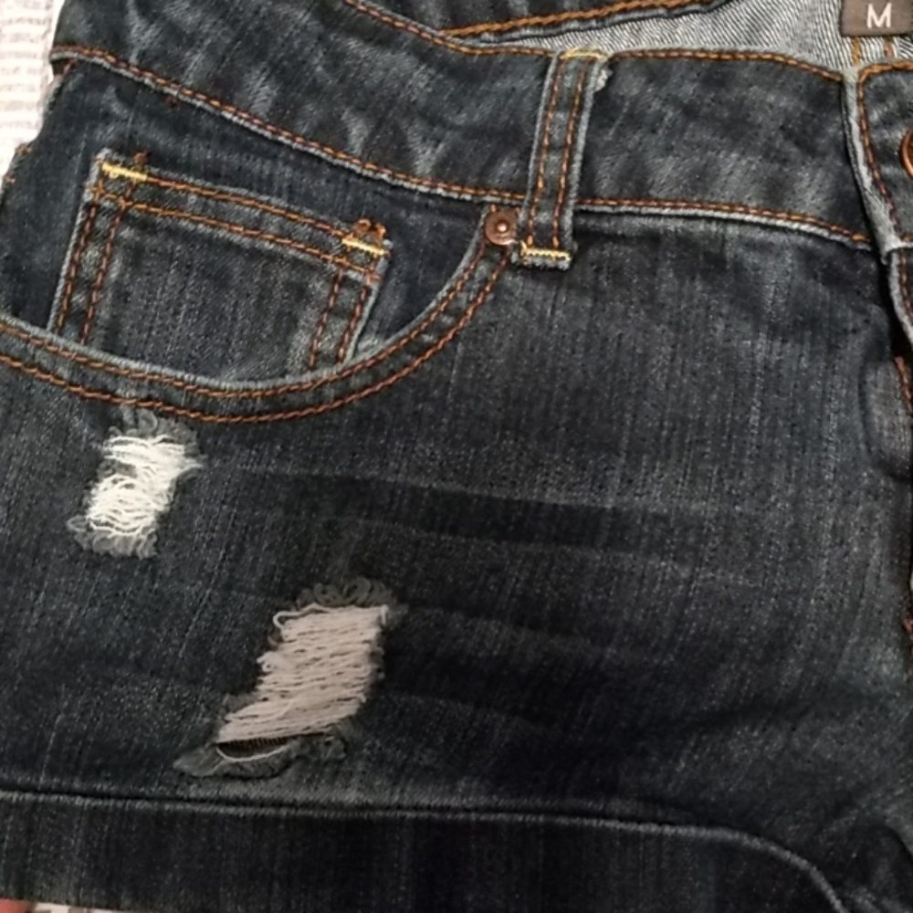 Shorts - Picture 3 of 3